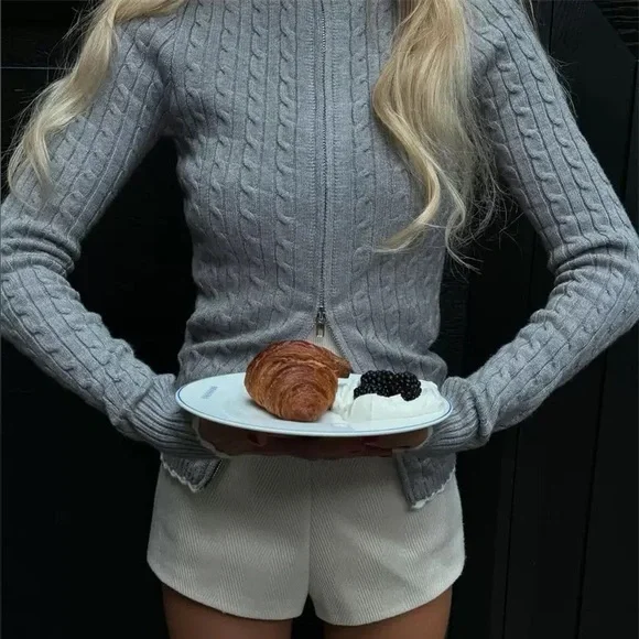 Cable knit zip up cardigan sweater in light grey - Picture 5 of 6